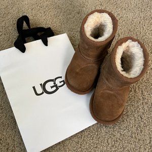 Toddlers Classic II Weather Short Ugg Boots Size 6